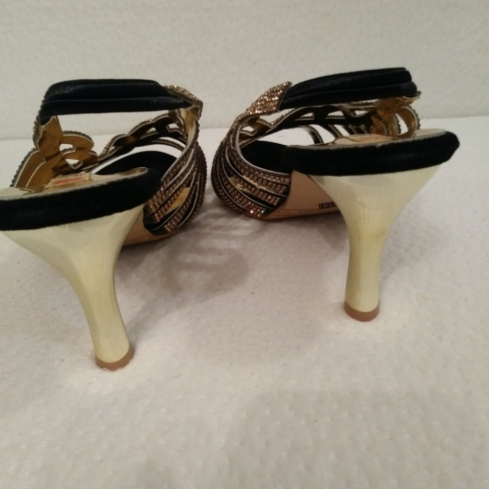Shoes - Picture 2 of 6